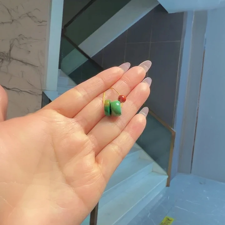 南红配隔片饰品2025秋冬爆款轻奢时尚百搭吊坠892