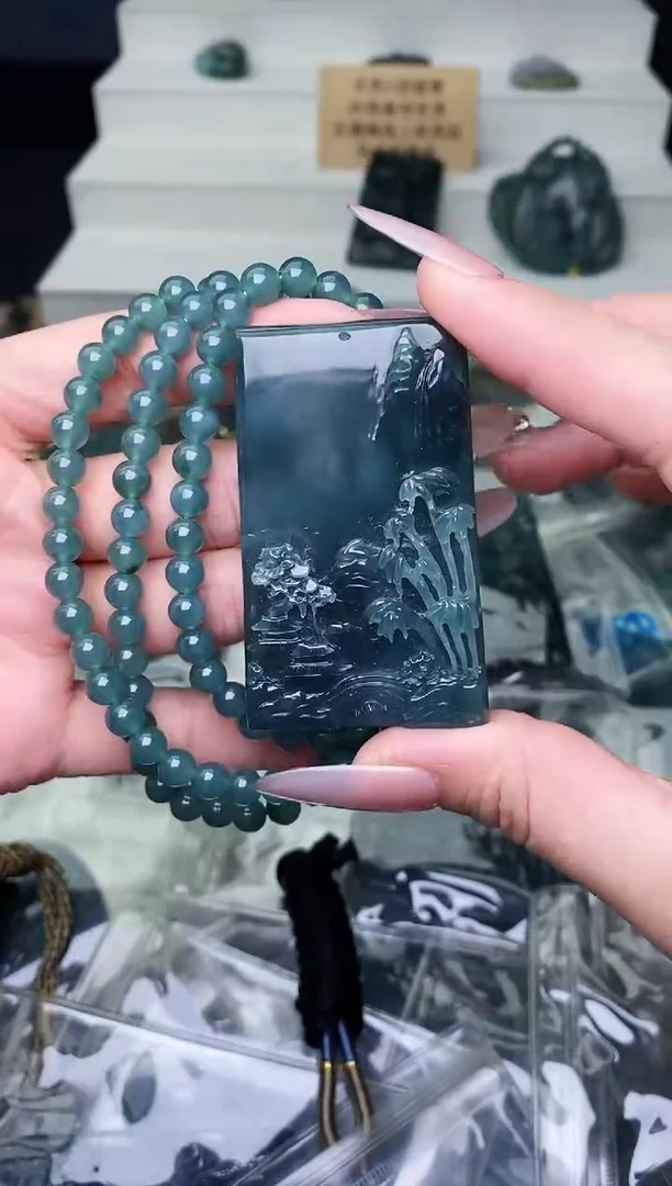 颈饰未镶嵌翡翠