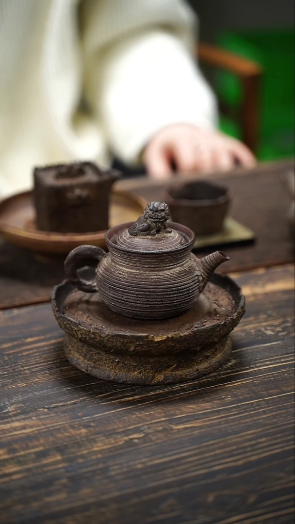 纯手工制作  紫砂狮子摘后手壶