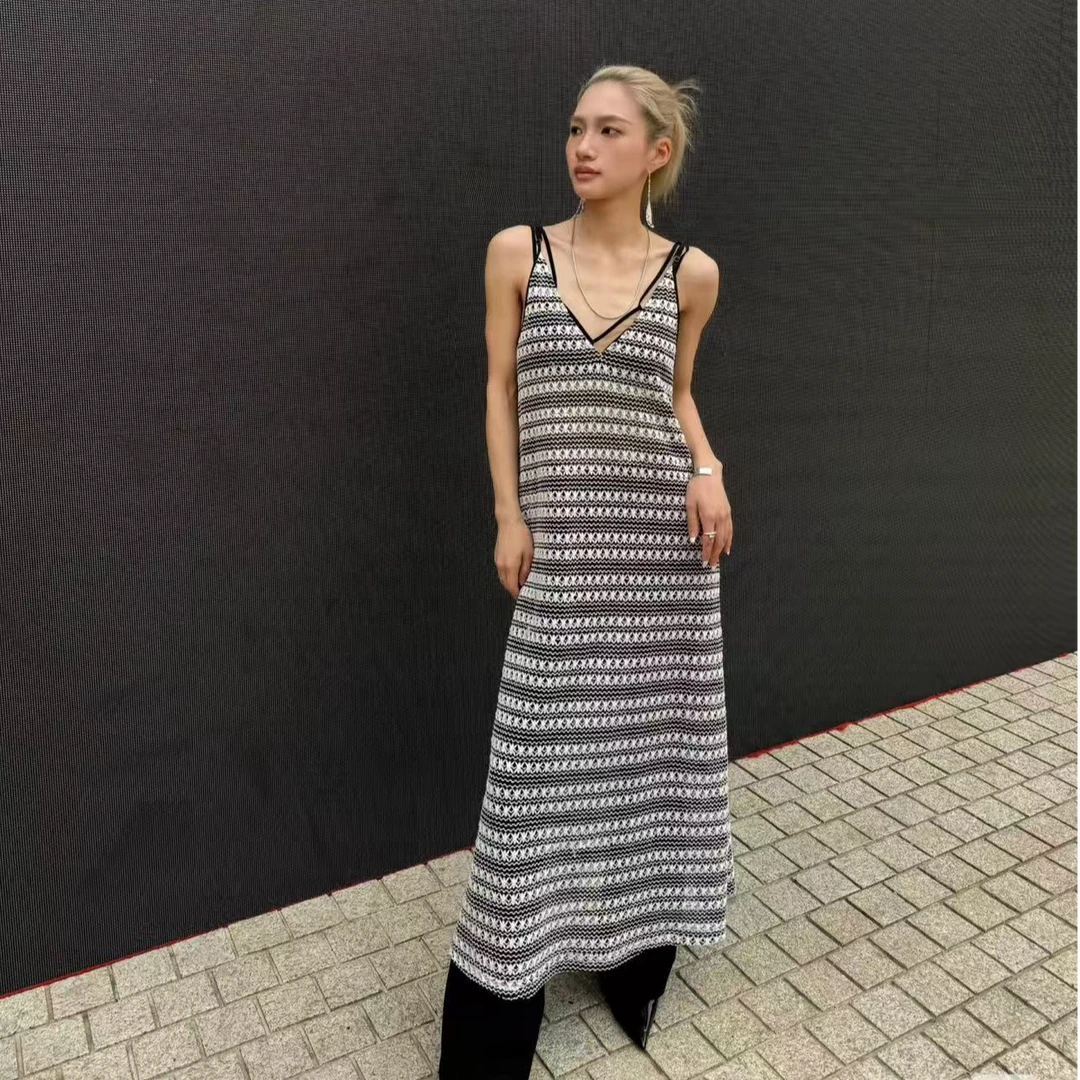 U.T波西米亚镂空连衣裙L104