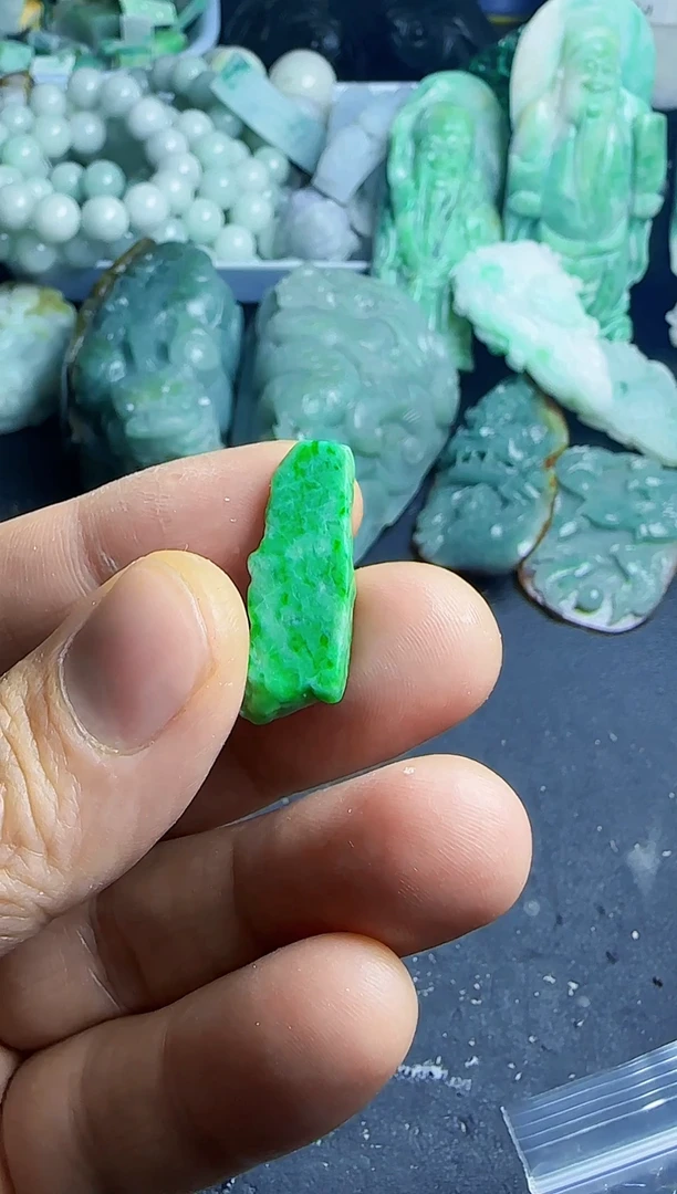 颈饰未镶嵌翡翠001