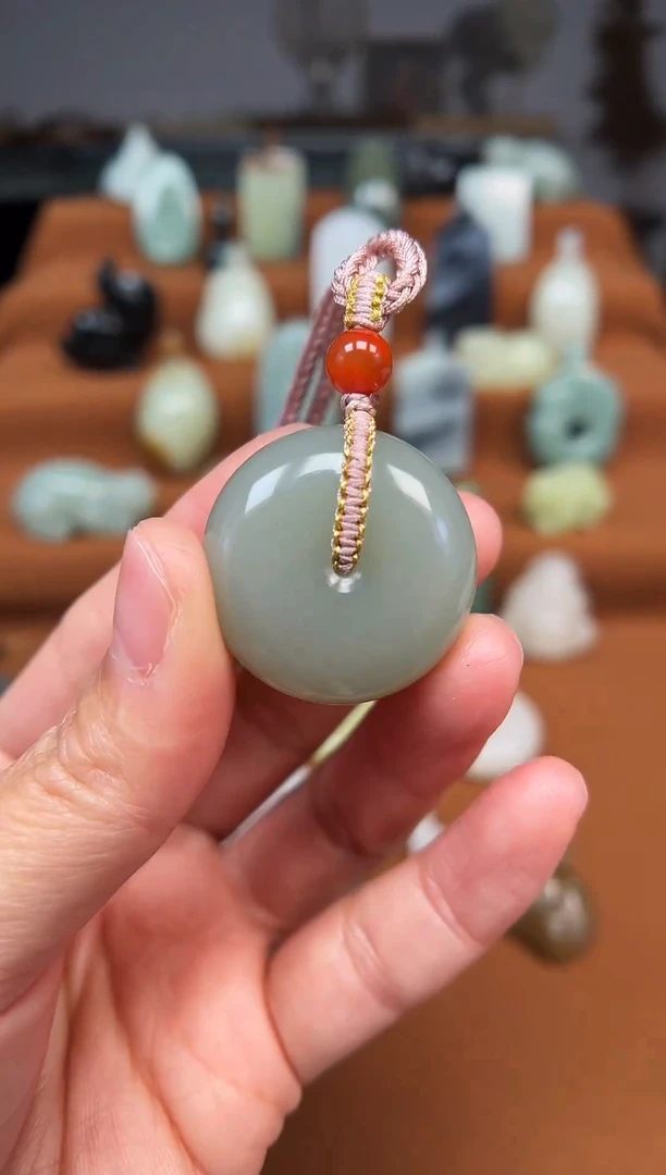 颈饰未镶嵌和田玉平安扣