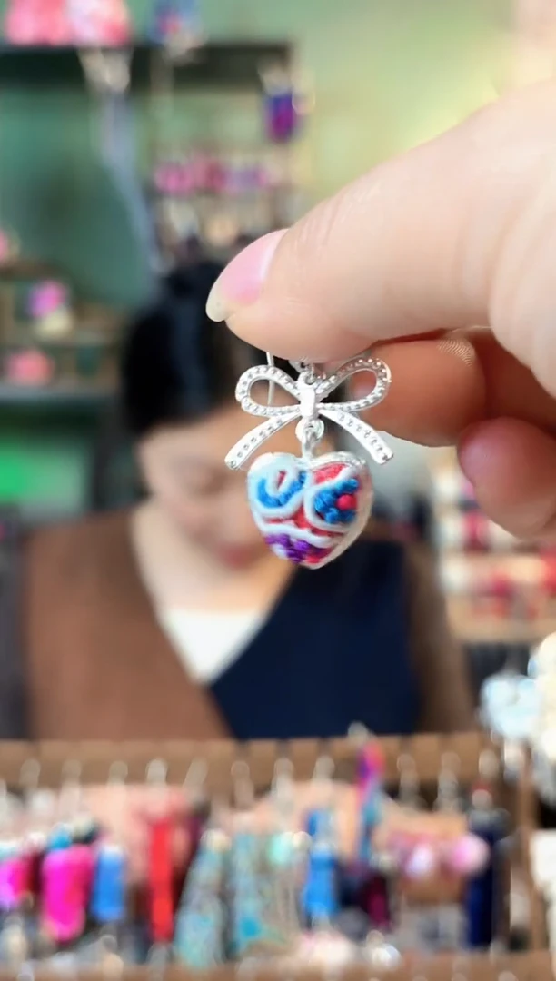 彩云南阁非遗老绣饰品624*