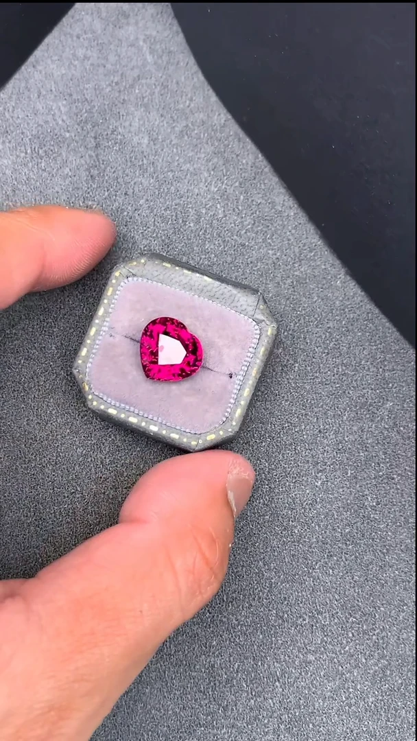 【闪购商品】石榴石裸石未镶嵌7.38克拉