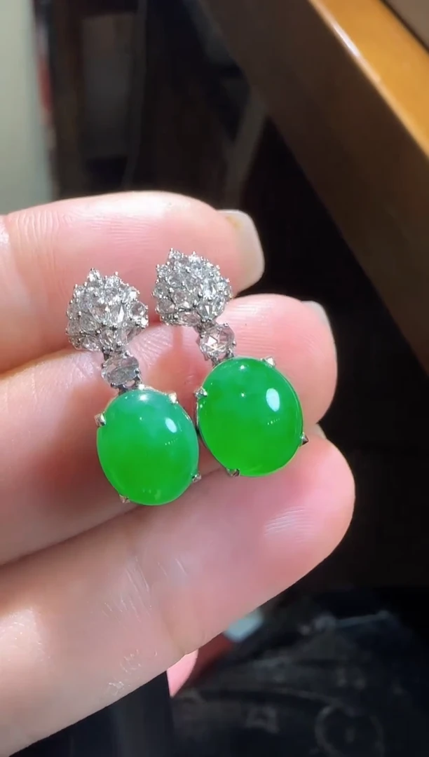 【闪购商品】翡翠耳饰18K金镶嵌蛋面