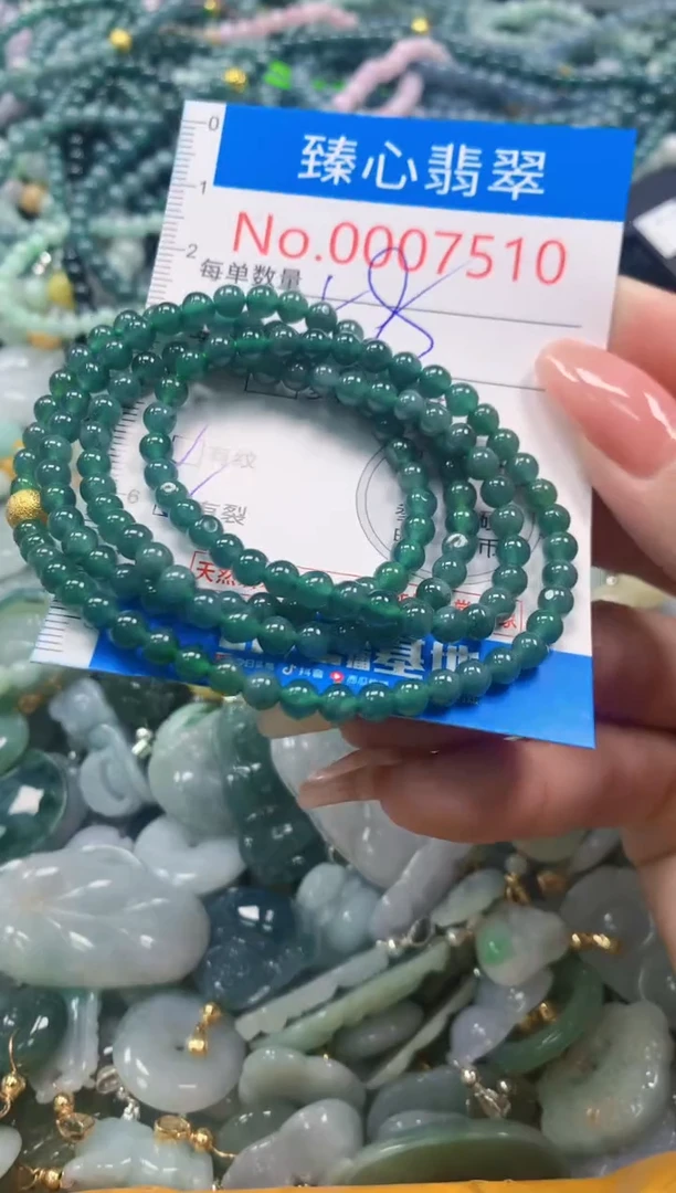 翡翠未镶嵌颈饰7510