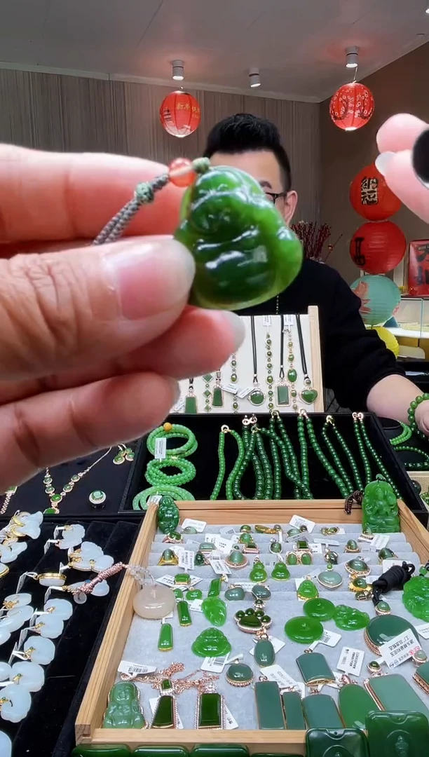 【闪购商品】和田玉吊坠未镶嵌辣绿佛公吊坠