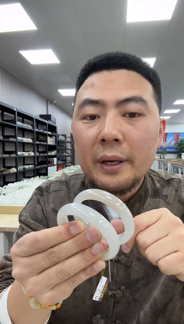 【闪购商品】和田玉手镯未镶嵌藕紫54-61 多样性发一条