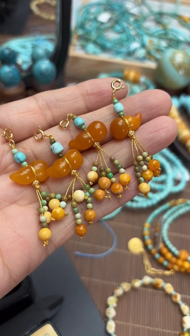 未镶嵌颈饰蜜蜡多样性发一件 葫芦提溜