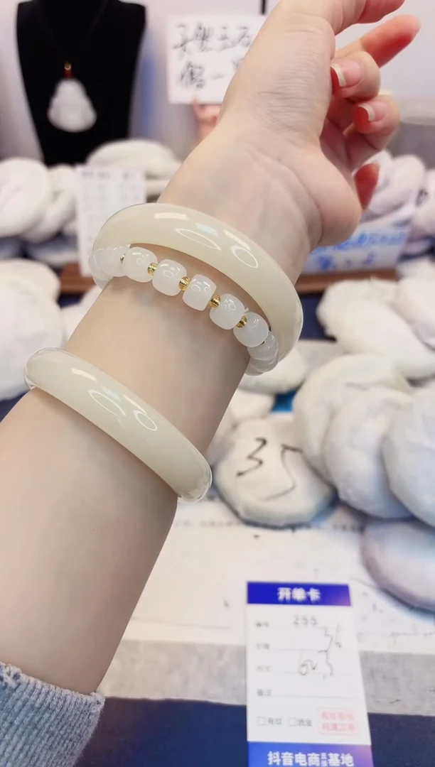 【闪购商品】石英质玉手镯未镶嵌255-玉兰白-圈口62