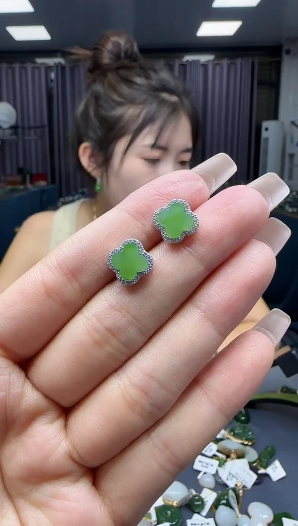 和田玉银S925镶嵌耳饰1