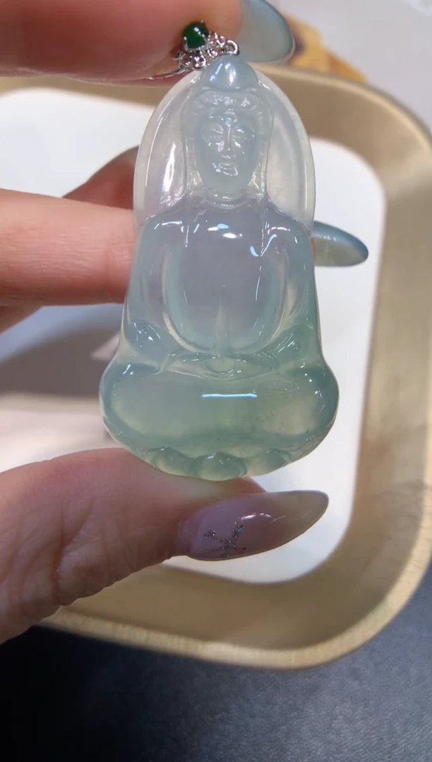 颈饰18K金镶嵌翡翠观音