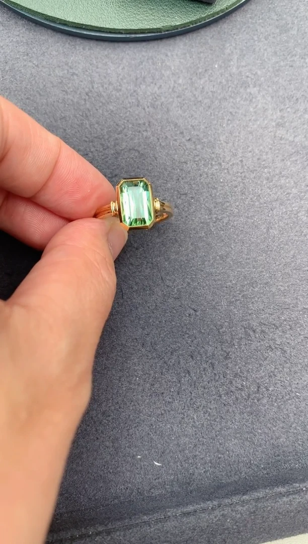 碧玺戒指18K金镶嵌绿碧玺戒指