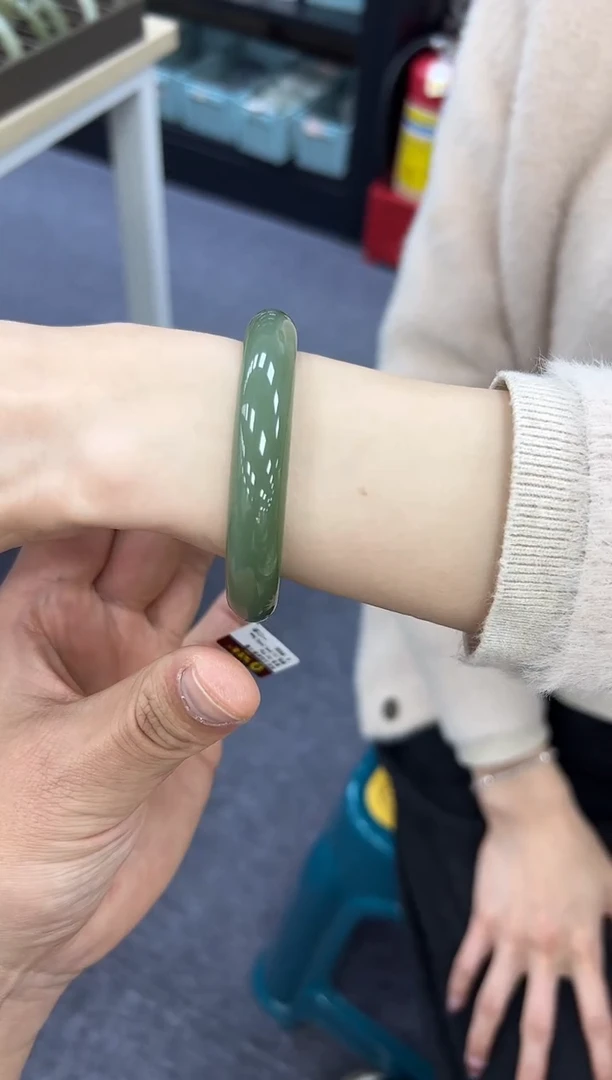 【闪购商品】和田玉手镯未镶嵌56  241