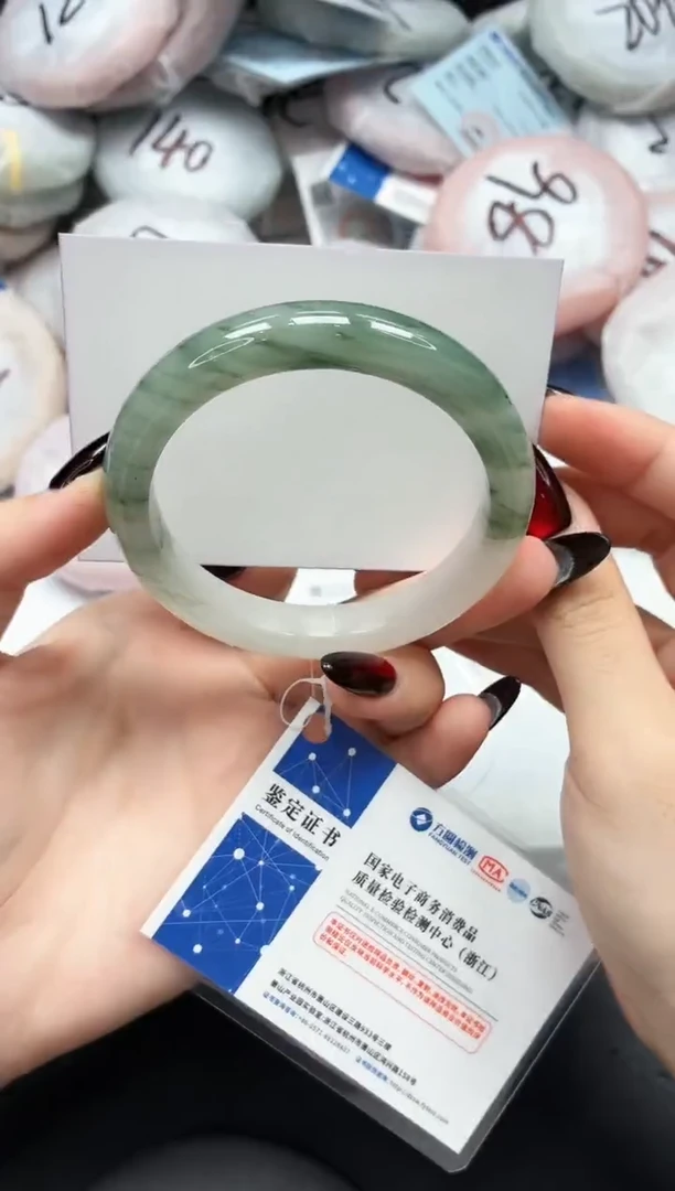 未镶嵌手镯石英质玉24/飘花57.8