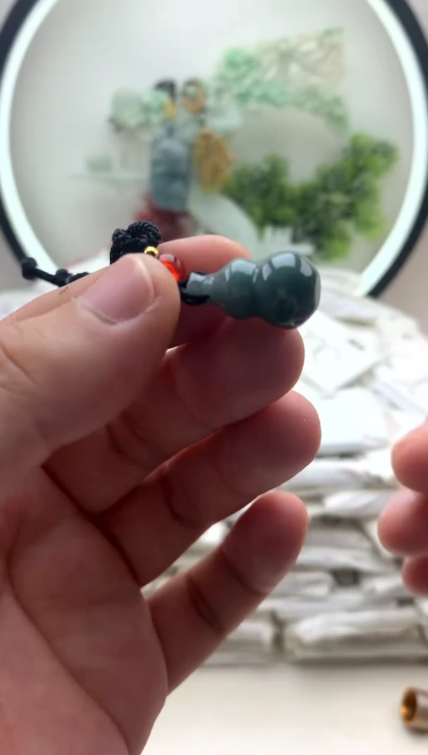 颈饰未镶嵌翡翠葫芦【有瑕疵】