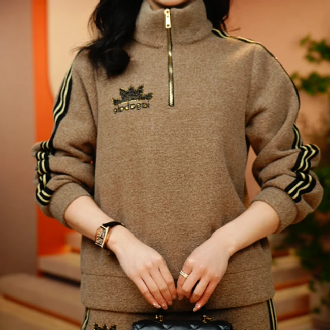 卡其雾语-新款2025时尚舒适百搭冬季减龄优雅轻奢气质套装