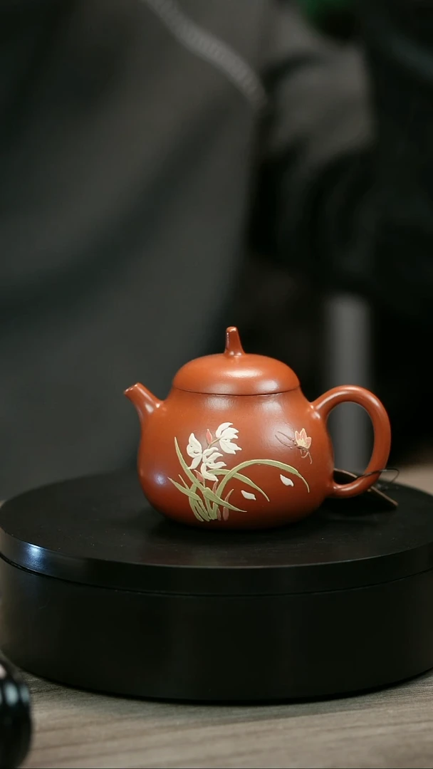 茶壶紫砂三**月H2299赵翠虹堆绘蝴蝶茄瓜