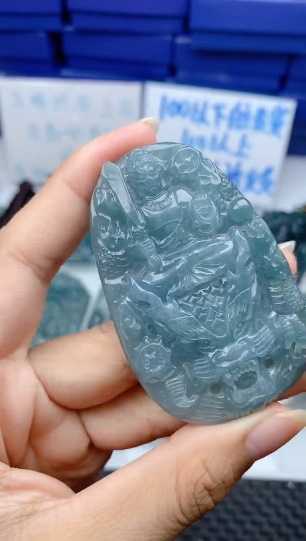 翡翠未镶嵌颈饰