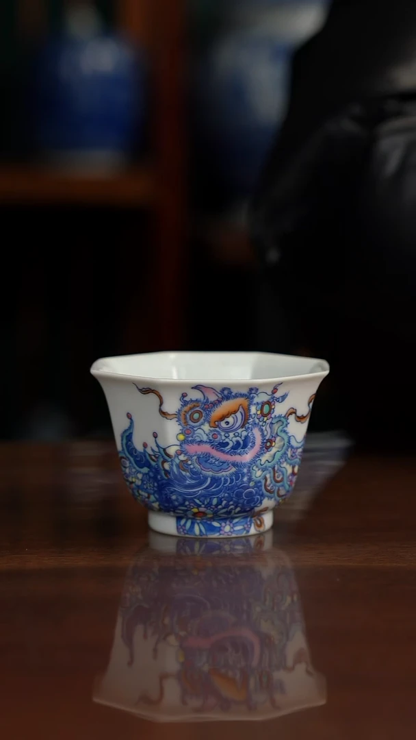 空山明月新斗彩醒狮