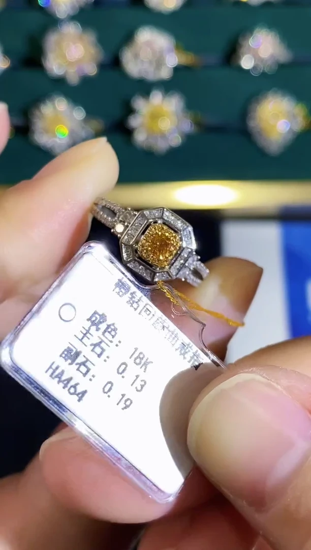 18K金镶嵌戒指钻石戒指