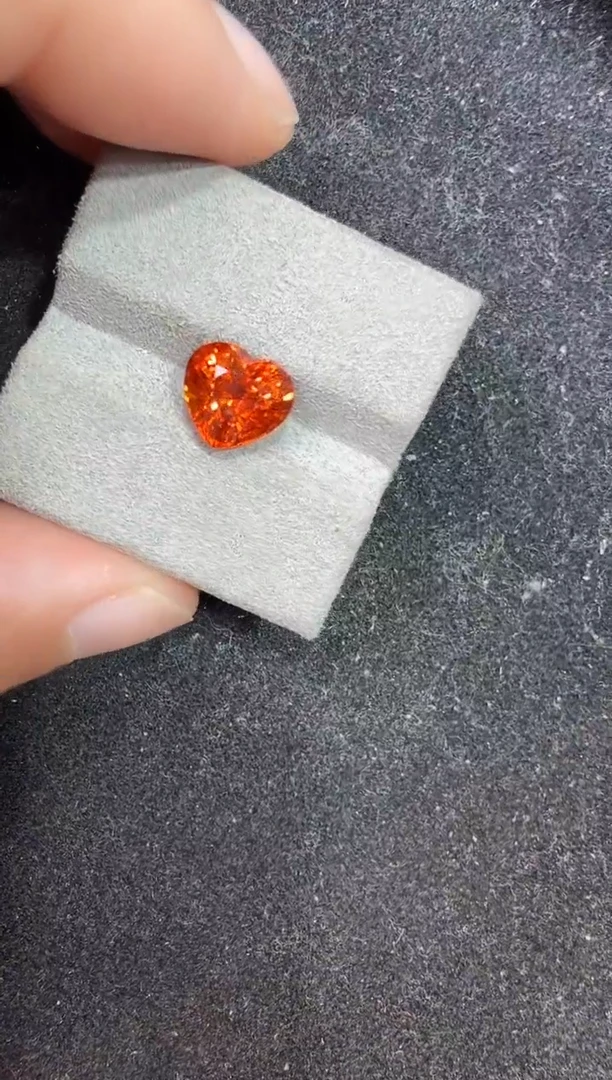 未镶嵌定制定制石榴石天然芬达无烧3.59克拉