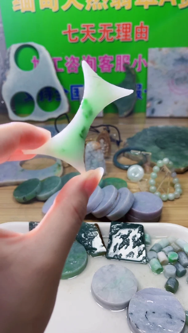 翡翠未镶嵌颈饰天然翡翠A货078