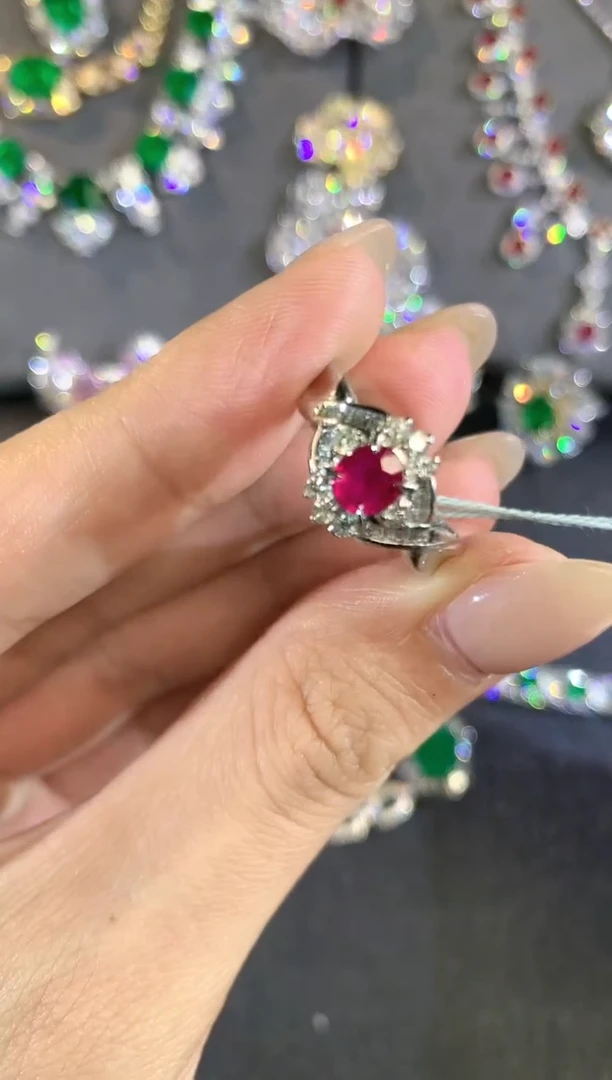 戒指铂Pt900镶嵌红宝石q68