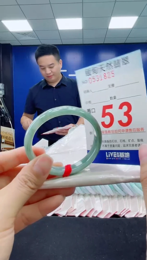 未镶嵌手镯翡翠天然翡翠手镯