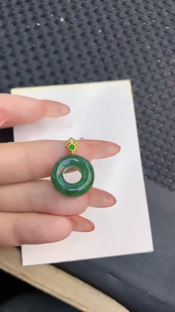 颈饰未镶嵌翡翠1