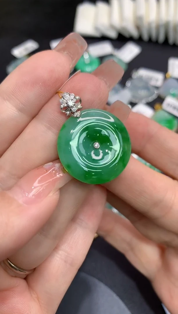 吊坠(不含链)18K金镶嵌翡翠11111111111