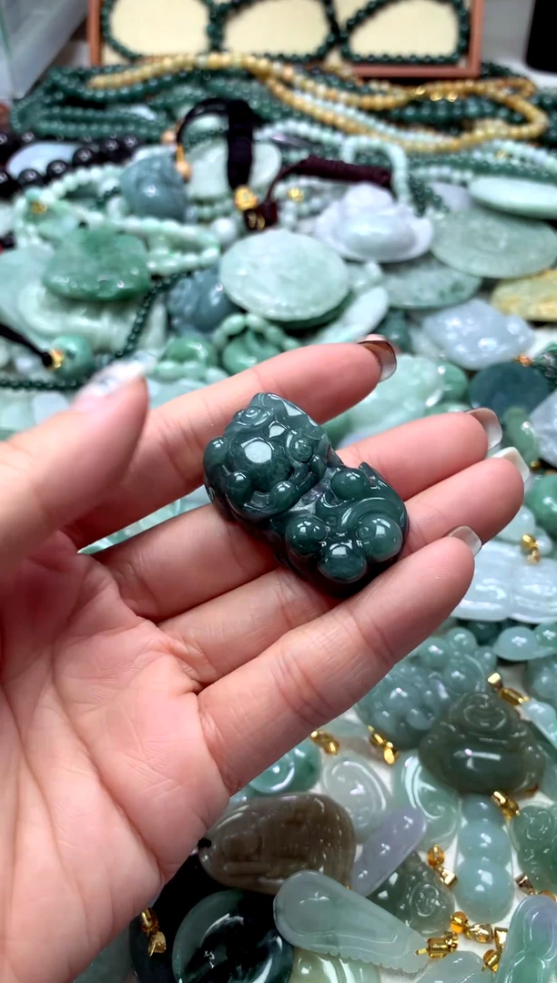 颈饰未镶嵌翡翠1