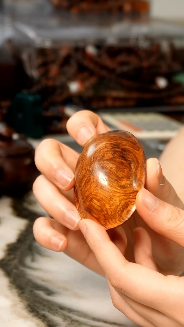 黄花梨/降香黄檀海黄微瑕富甲手把件