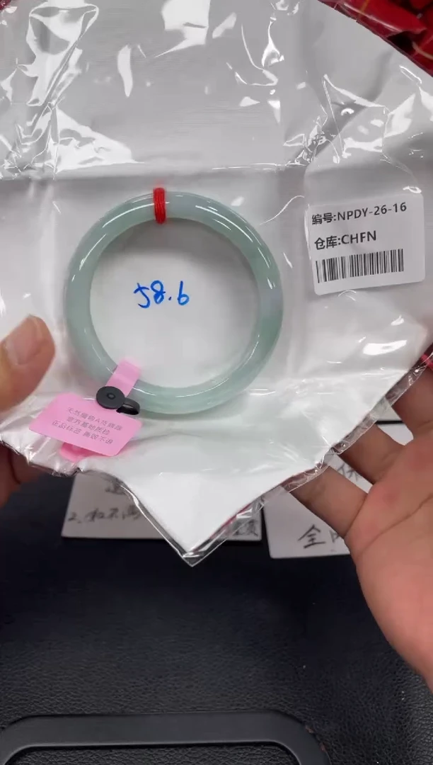 翡翠手镯未镶嵌翡翠手镯