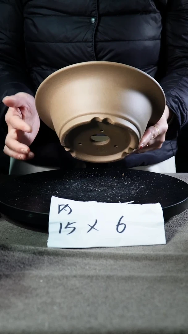 A宜兴紫砂小花盆