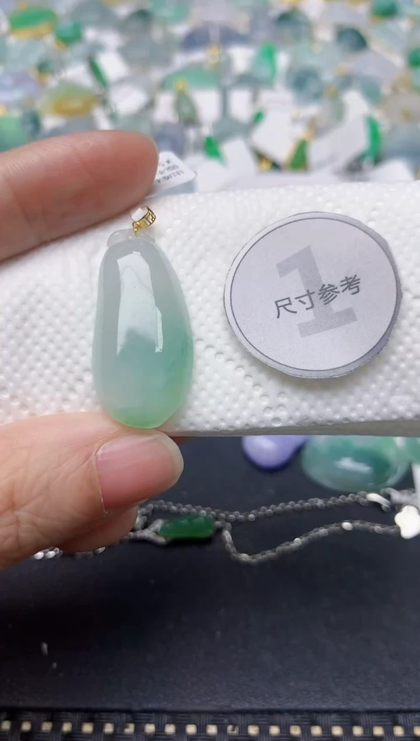 颈饰18K金镶嵌翡翠天然缅甸A货翡翠