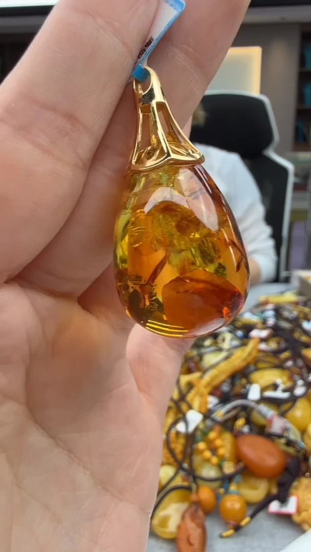 琥珀颈饰未镶嵌128秒拍号 假一罚三