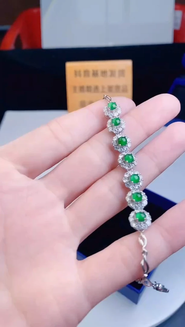 颈饰未镶嵌翡翠