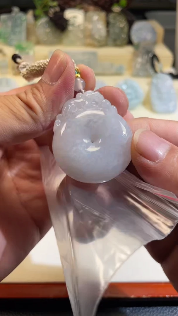 颈饰未镶嵌翡翠阿**?8/21/077