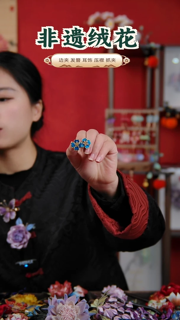 非金属无蓝色幸运草耳钉