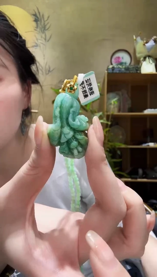 颈饰未镶嵌翡翠吊坠