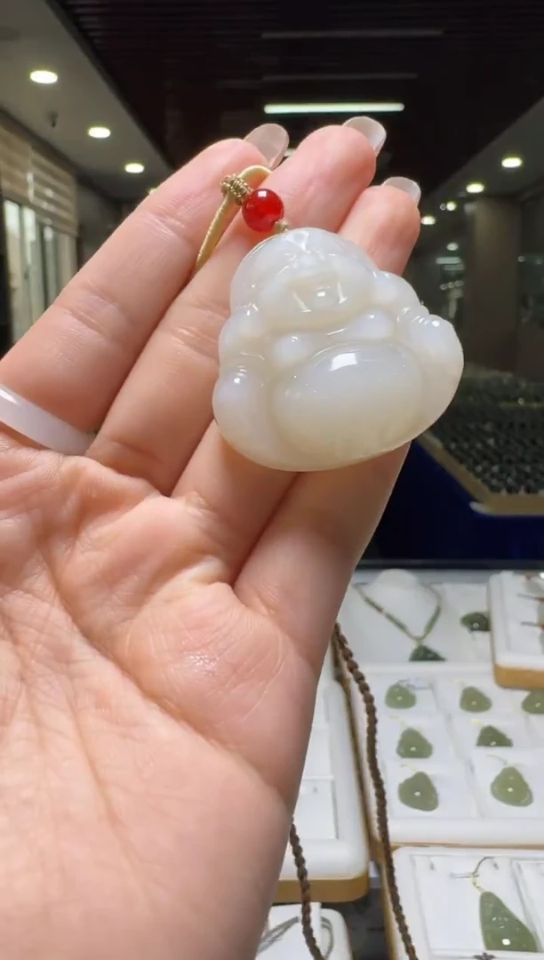 颈饰未镶嵌和田玉野牛沟  约35mm 大肚佛吊坠/配绳