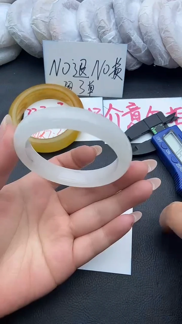 未镶嵌手镯石英质玉瑕疵152+56/57