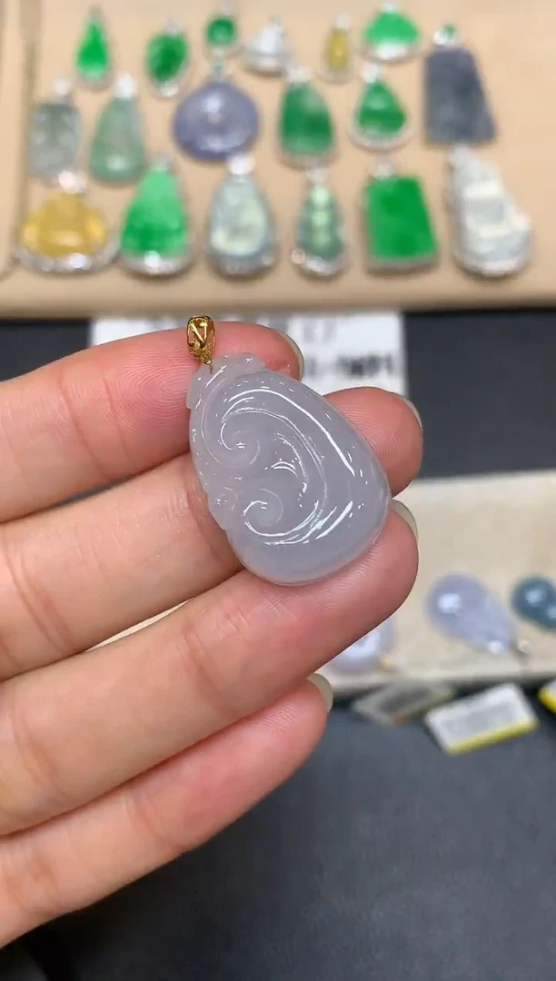 颈饰18K金镶嵌翡翠如意【无服务费