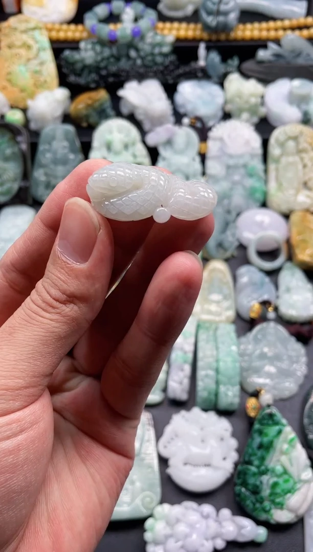 颈饰未镶嵌翡翠48  天然翡翠a货  蛇