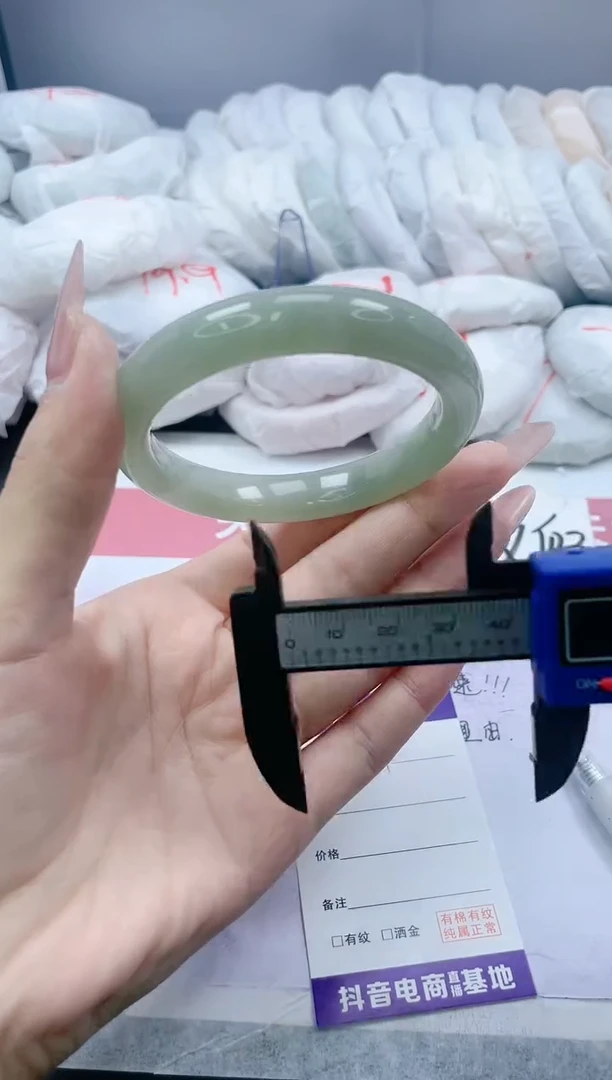 【闪购商品】石英质玉手镯未镶嵌101/57.8