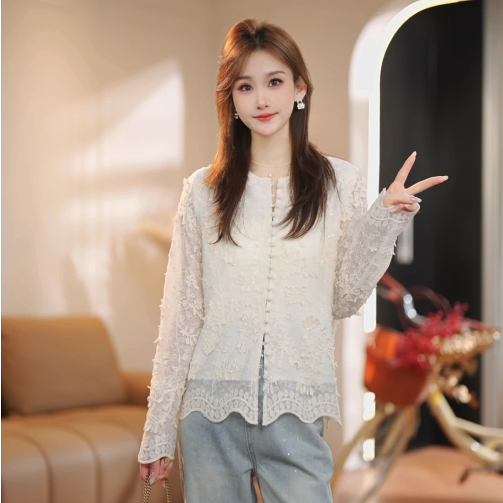 花想容Q【Shaw Eleven】2025春装女装新款蕾丝圆领单排扣上衣2533