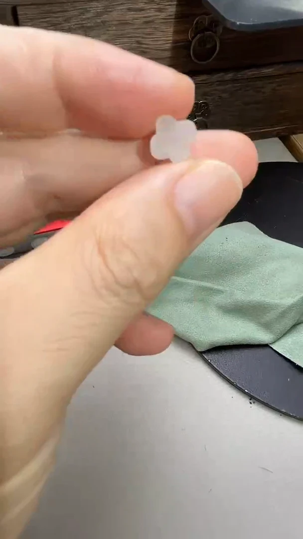 和田玉未镶嵌把件和田玉四叶草