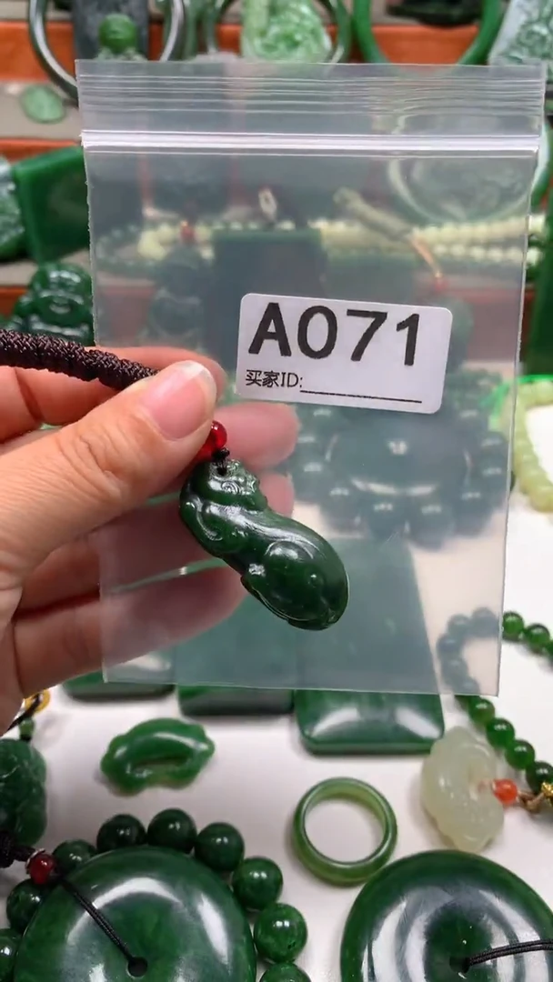 颈饰未镶嵌和田玉1