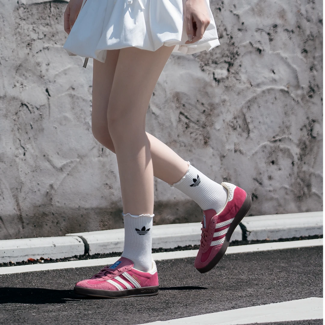 adidas阿迪达斯男鞋女鞋夏季新款草莓熊GAZELLE INDOOR休闲德训鞋